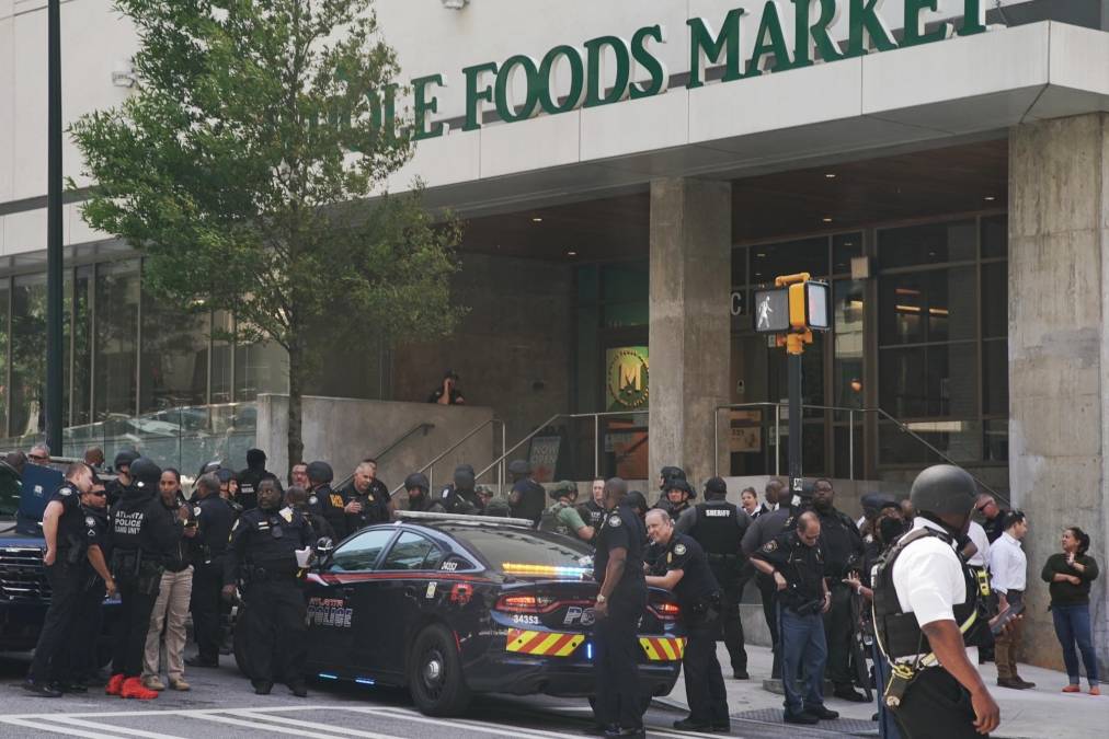 El tiroteo tuvo lugar en un edificio de oficinas, perteneciente a una empresa médica de Atlanta. Tres de los heridos fueron trasladados al hospital para recibir tratamiento y una cuarta persona fue declarada muerta en el lugar donde se produjo el suceso.