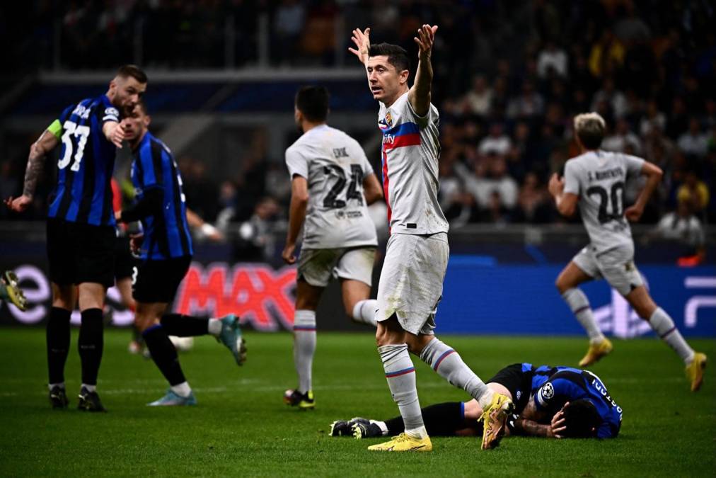 El cabreo de Xavi, Lewandowski afligido, polémicas, festejo del Inter, baile del Bayern y el oso de la jornada de Champions