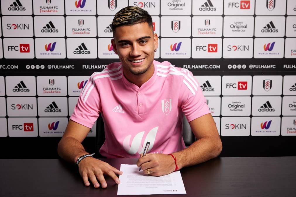 OFICIAL: El centrocampista brasileño Andreas Pereira, hasta ahora jugador del Manchester United, abandona Old Trafford tras comprometerse con el Fulham en una operación que los medios ingleses cifran en casi 12 millones de dólares. La campaña pasada estuvo cedido a préstamo en el Flamengo.