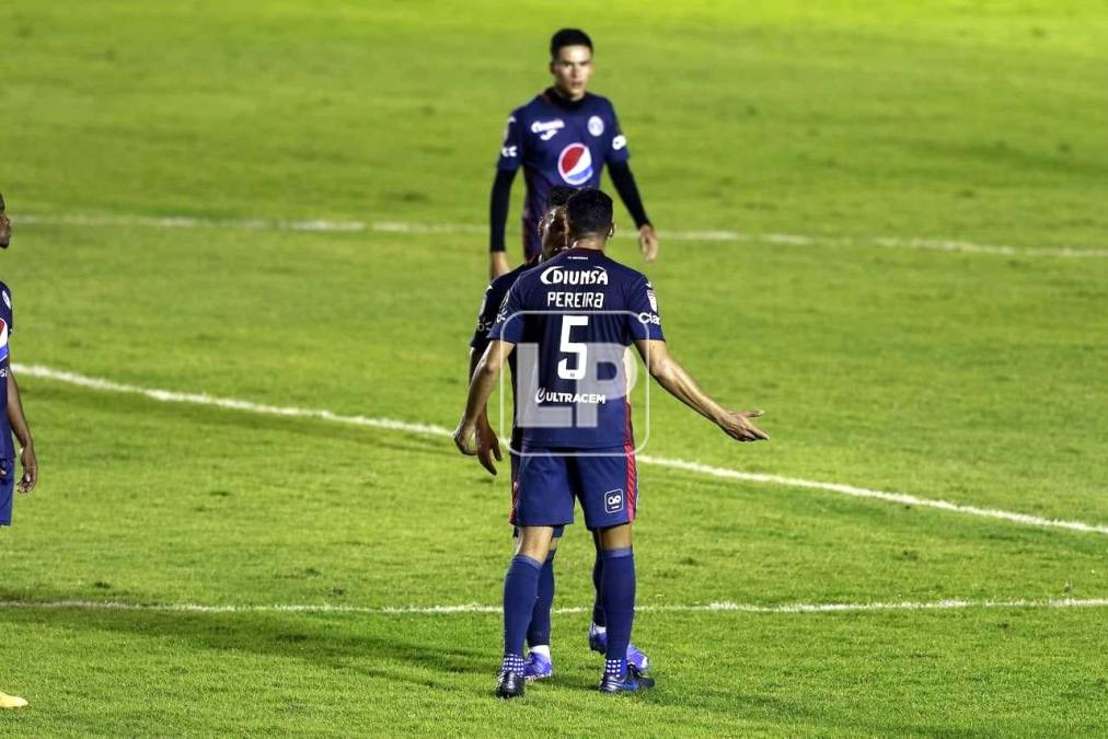 Los dos futbolistas motagüenses se volvieron a encarar en el campo.