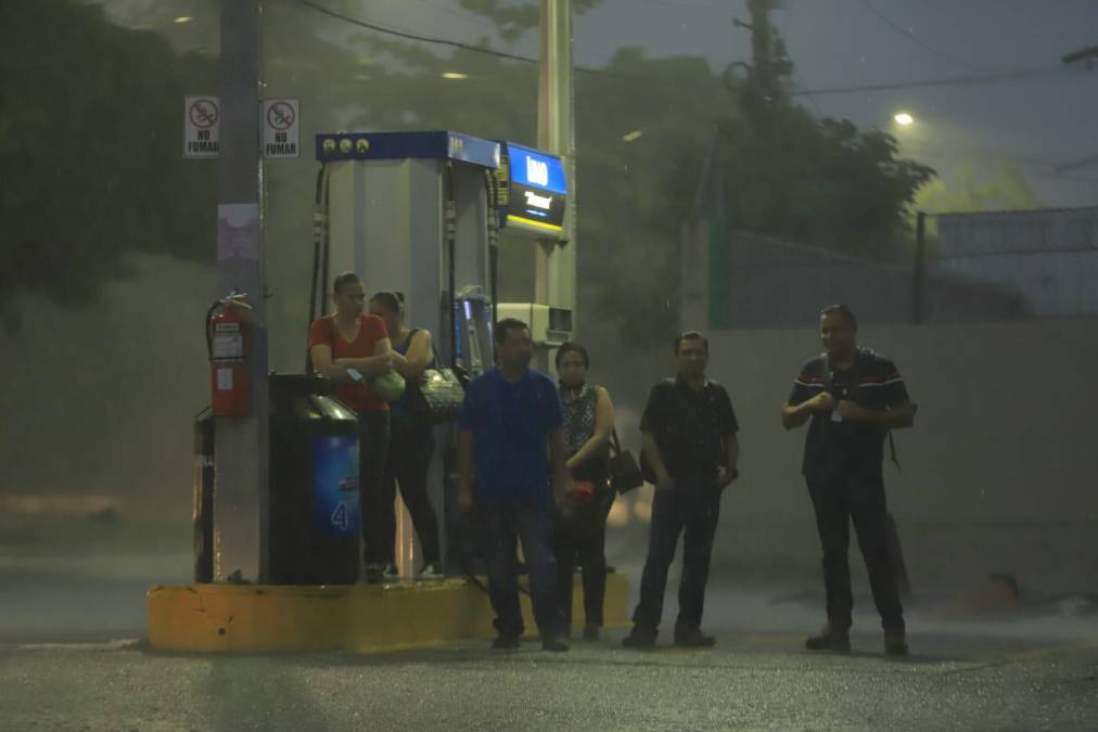 Primeras lluvias de mayo saturan San Pedro Sula