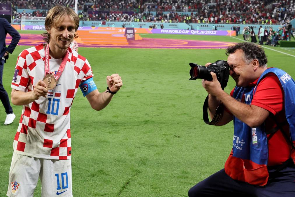 Luka Modric estuvo festejando con su medalla.