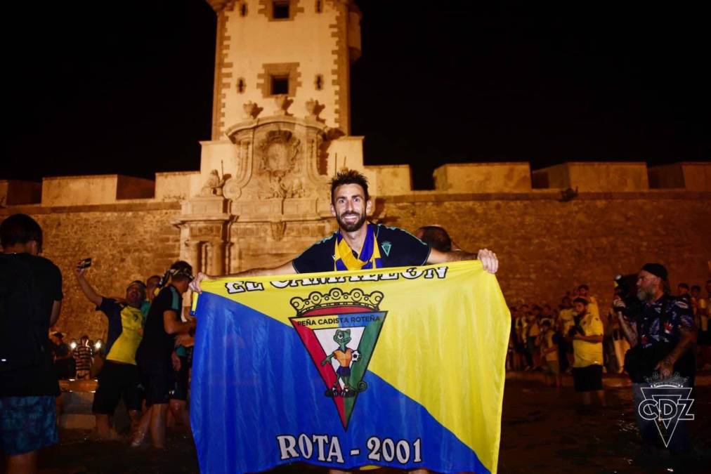 El Cádiz permanecerá en la primera división de España gracias al Choco Lozano.