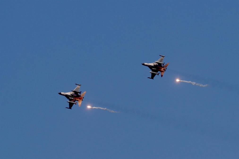 Misiles Stinger, efectivos contra helicópteros y aviones que vuelan a baja altura, también se desplegaron en algunos edificios de gran altura en el área, agregó.