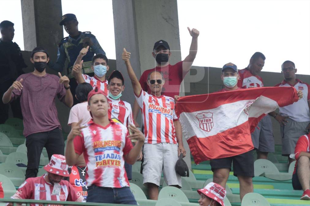 Aficionados del Vida hicieron el viaje y disfrutaron del equipo de sus amores.