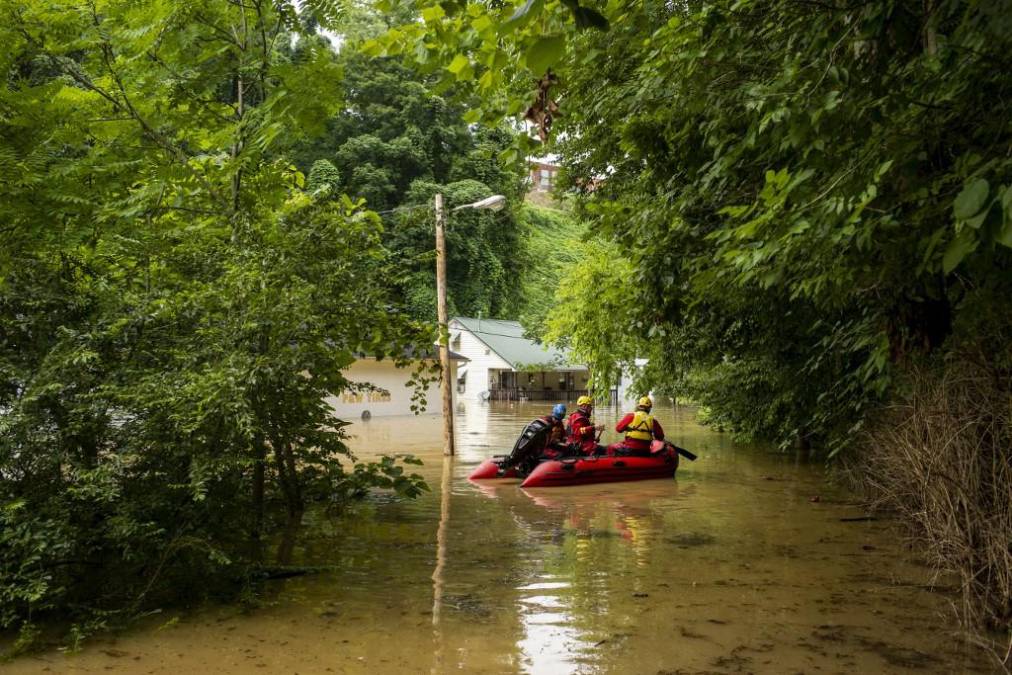 Suman 15 muertos en Kentucky tras inundaciones causadas por torrenciales lluvias