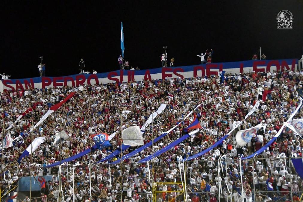 “San Pedro Sula es del León”, esa gran manta lució la barra del Olimpia en el Morazán.