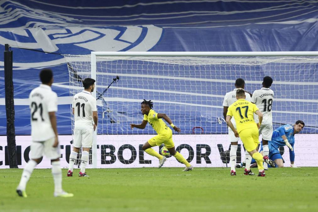 El Real Madrid frenó en seco la euforia provocada por las últimas goleadas y fue derrotado en casa 3-2 por un <b>Villarreal</b> liderado por Samuel Chukwueze, este sábado en la 28ª jornada de la Liga española, donde se le complica muchísimo la pelea por el título.