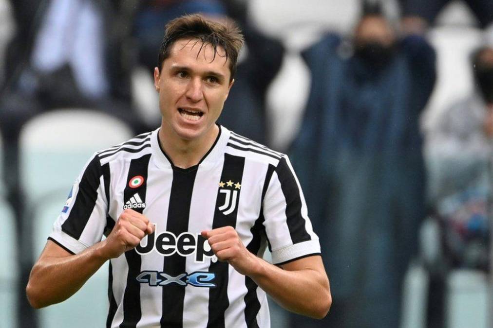 Con la clasificación matemática a la Champions League por parte de la Juventus, se ejecuta automáticamente la opción de compra de Federico Chiesa y la Juve le deberá de pagar 40M€ + 10M€ en bonus a la Fiorentina. Con esto el jugador ya es ‘bianconeri’ a título definitivo.