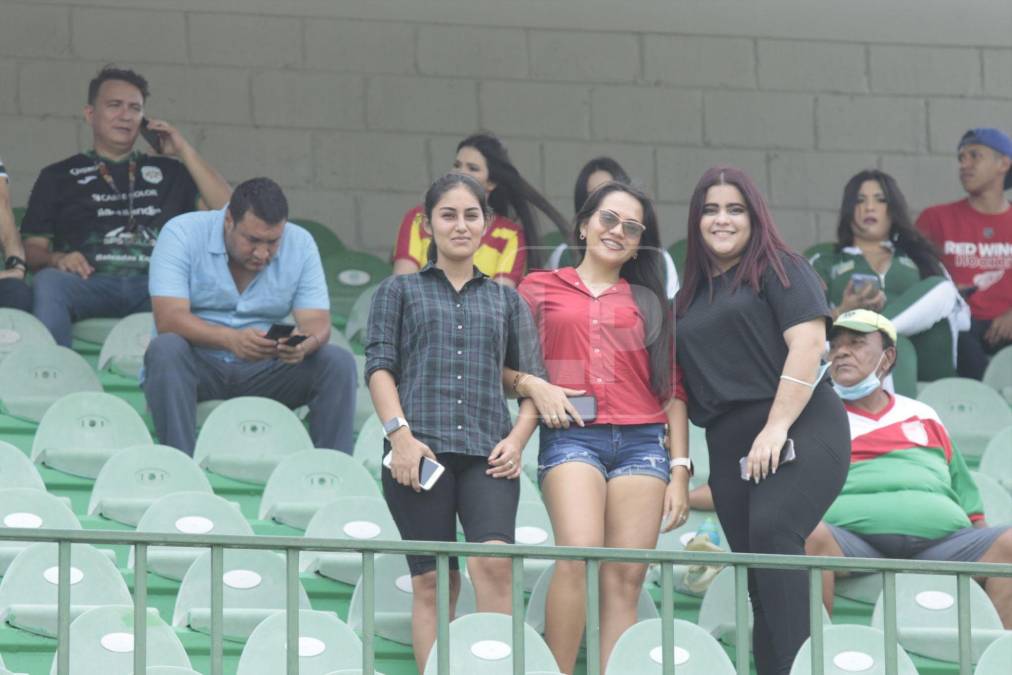 Tres lindas jóvenes que se dieron el tiempo para posar para el lente de Diario LA PRENSA.