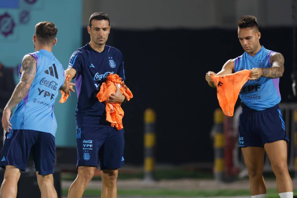 Encabezados por Lionel Scaloni, la selección de Argentina realizó su práctica y el gran ausente era Lionel Messi. Inmediatamente se desató la preocupación.