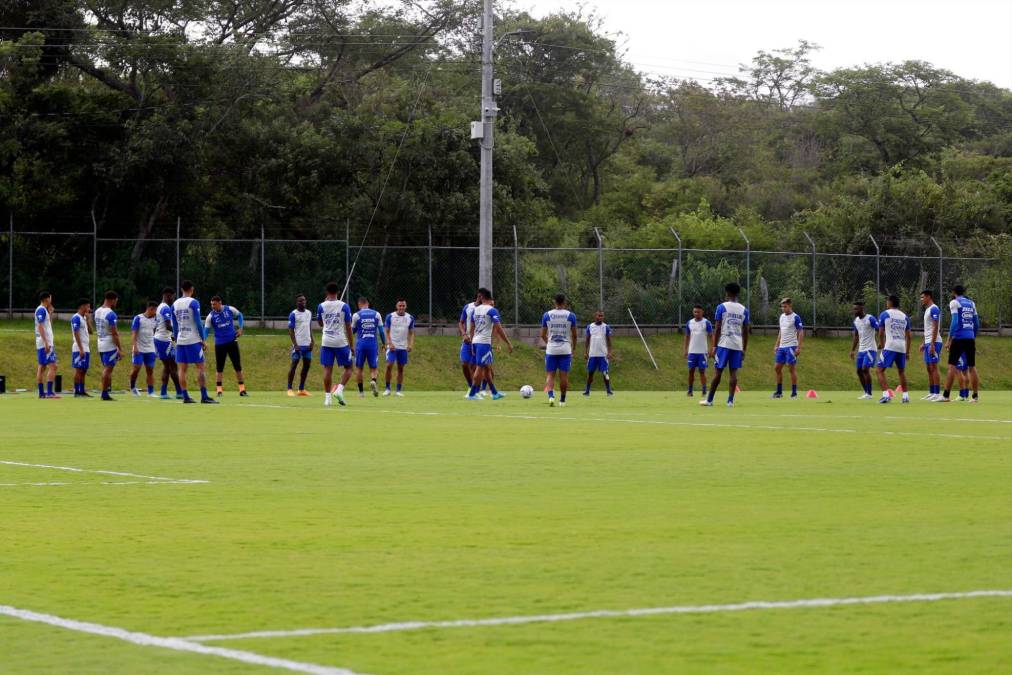 Un total de27 futbolistas son los que estarán en este microciclo con la selección hondureña. 