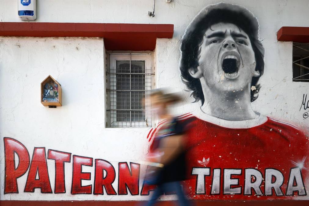 Un año sin el “Diez”: El mundo pinta murales en honor a Maradona