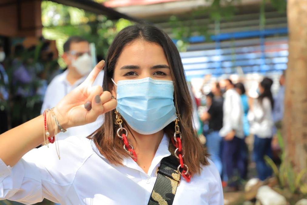 Estas chicas robaron suspiros entre los votantes hondureños