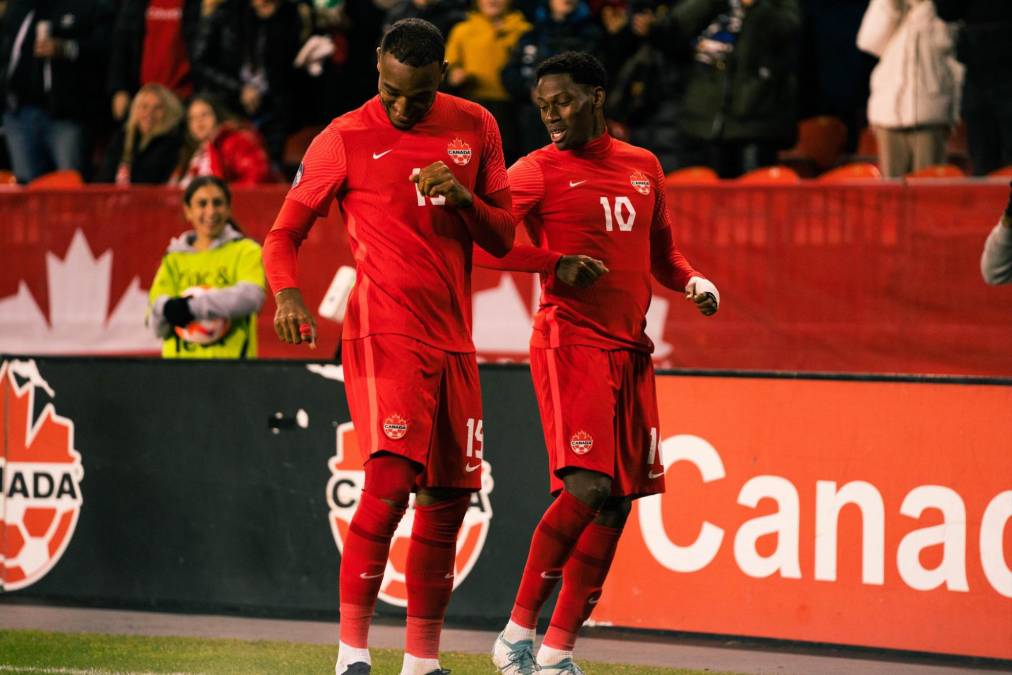 Cyle Larin y Jonathan David festejaron con un bailecito. Fue goleada contra Honduras.