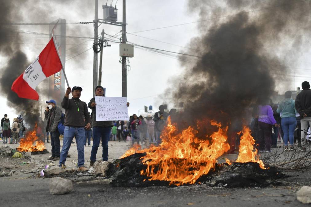 Violentas protestas en Perú dejan cuatro muertos, tomas de aeropuertos y carreteras cortadas