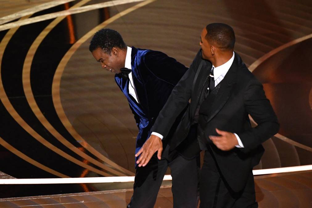 El actor estadounidense Will Smith se convirtió en el gran protagonista de los premios Oscar tras abofetear al anfitrión Chris Rock por burlarse de su esposa.