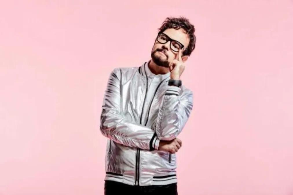 Aleks Syntek regaña a sus fans y arremete contra Bad Bunny en pleno concierto
