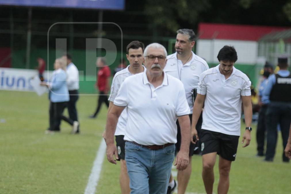 Manuel Keosseián y una cara de pocos amigos luego del 4-4 en el estadio Yankel Rosenthal de San Pedro Sula.