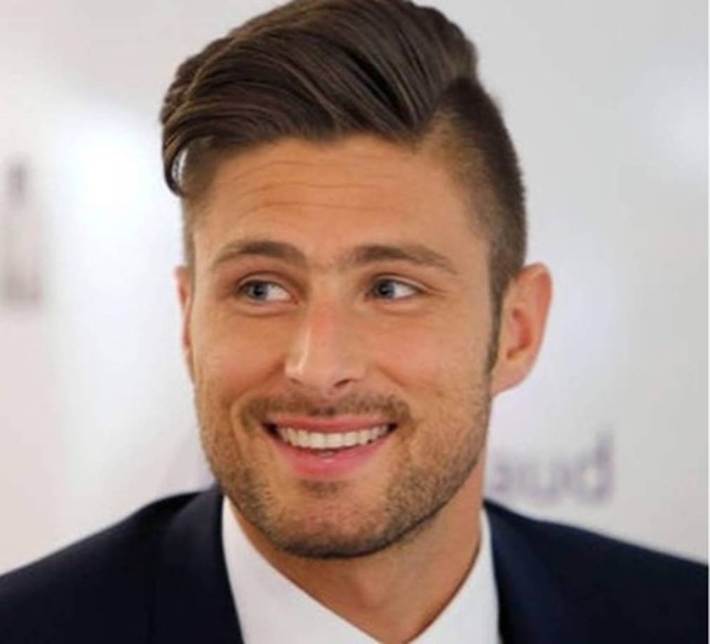 Comenzó su carrera futbolística jugando para el club de su ciudad Olympique Club de Froges.