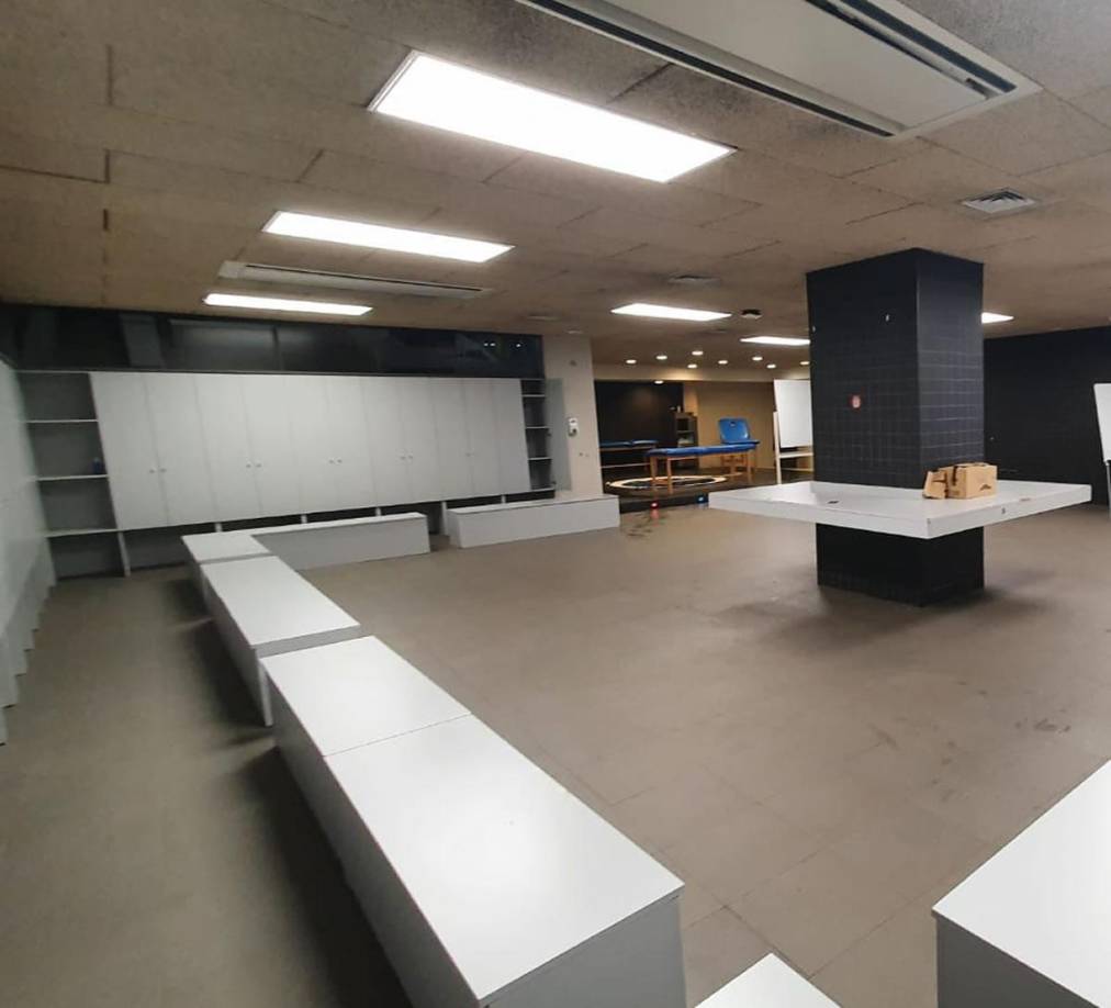 Así de limpio dejó el Cádiz el vestuario que utilizó en el Camp Nou tras el partido contra el FC Barcelona.