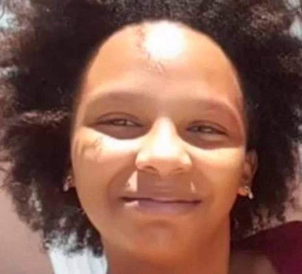 Dione Beatriz Solórzano, era expareja de Gilbert Reyes Bermúdez, con quien tenía un hijo de tres años de edad.