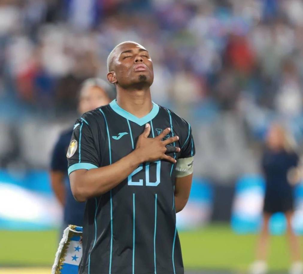 Deiby Flores estaría en el centro del campo de Honduras para el duelo ante Jamaica.