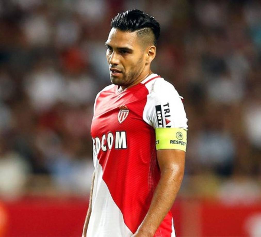 Desde Francia apuntan la posibilidad que el delantero colombiano Radamel Falcao vuelva al Vicente Calderón ya que su representante, Jorge Mendes, lo habría ofrecido al Atlético de Madrid. El jugador lo vería con buenos ojos y el Mónaco estaría dispuesto a dejarle salir, pero desde el Atlético parece muy difícil que suceda.
