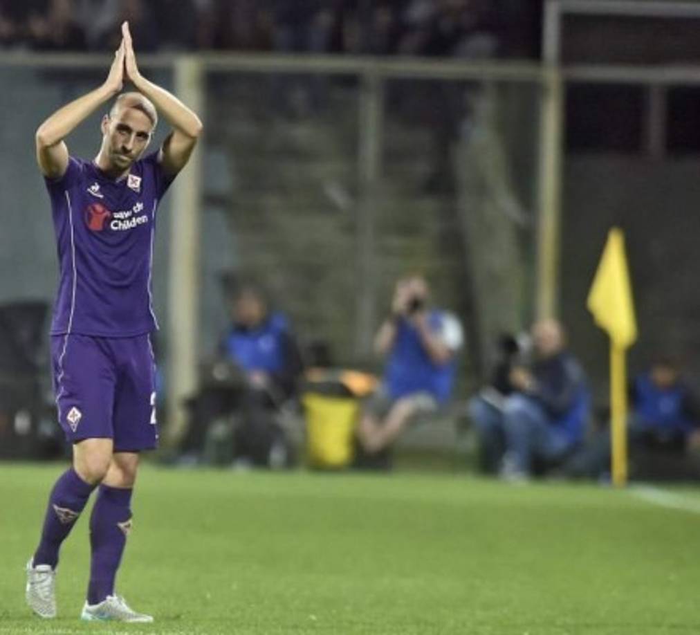 Tras una carrera de notable nivel, el centrocampista español Borja Valero ha puesto punto final a su trayectoria profesional después de no renovar contrato con la Fiorentina a los 36 años. Desde la cantera del Real Madrid, pasando por otros clubes españoles y de Italia, se va uno de los mejores medios hispanos de su generación. Además de los blancos, jugó en el Mallorca, West Bromwich Albion, Villarreal CF e Inter de Milán.