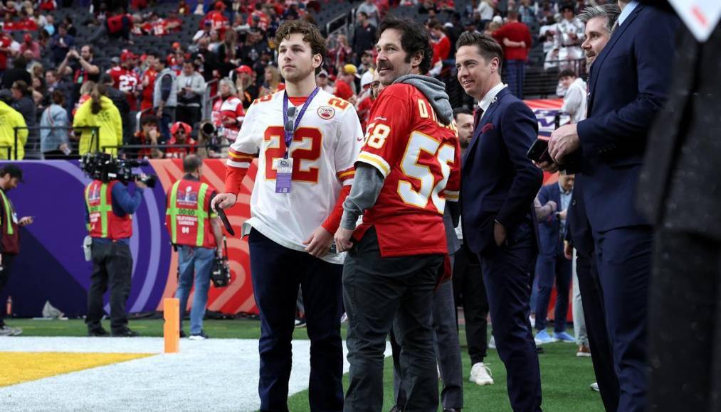 Jack Rudd y Paul Rudd también fueron vistos en el campo del juego.