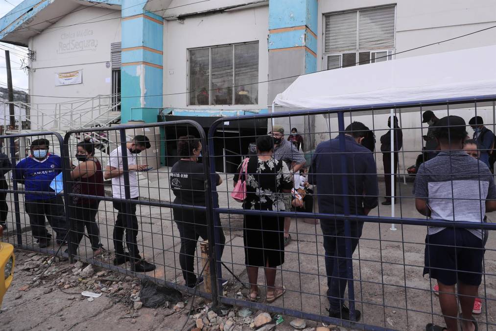Hospitales como el Tórax, en Tegucigalpa, han reportado en las últimas horas hasta tres fallecidos por covid-19. 