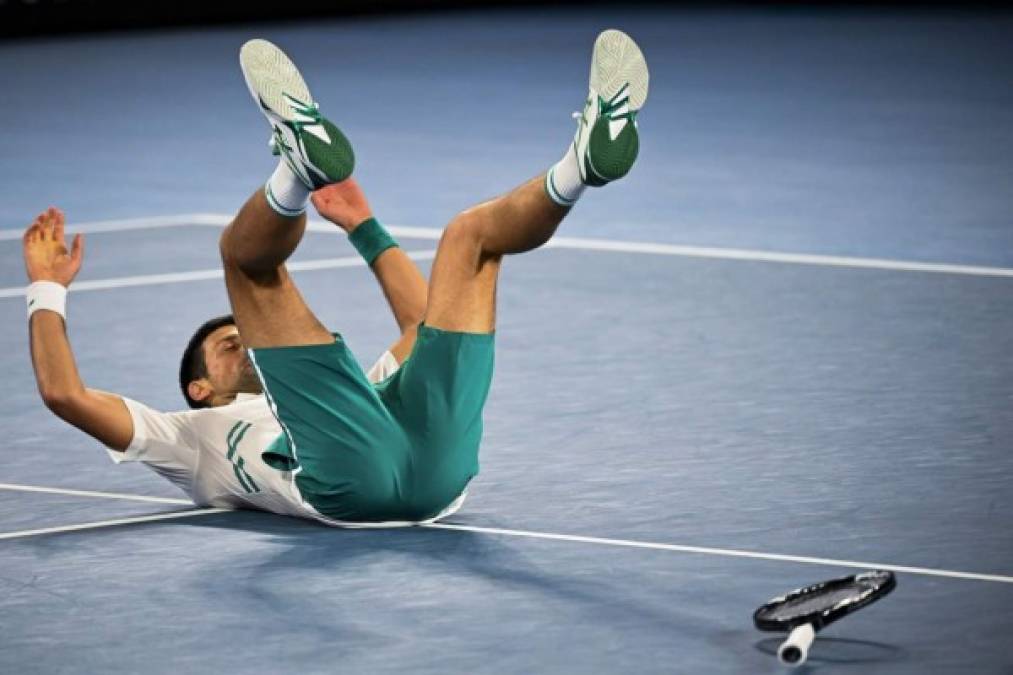 De acuerdo a las declaraciones de la modelo, un hombre se le acercó y le ofreció dinero para tratar de amargar la reciente celebración de Djokovic como el tenista con más semanas al frente del número uno del mundo.