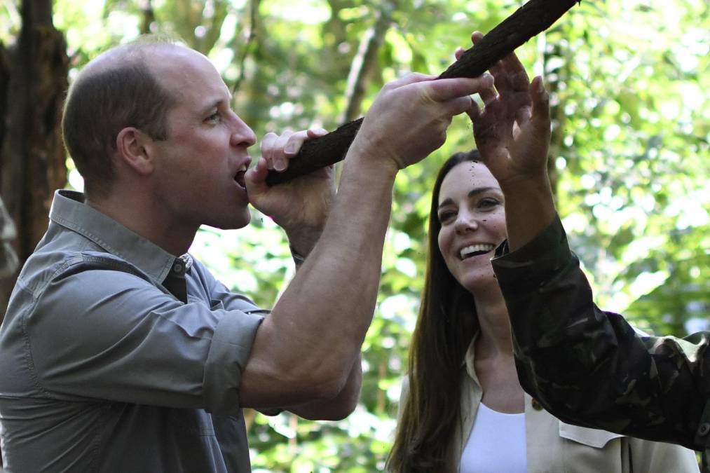 William se aventuró a tomar agua como lo hacía en sus días de entrenamiento junto a las tropas británicas.