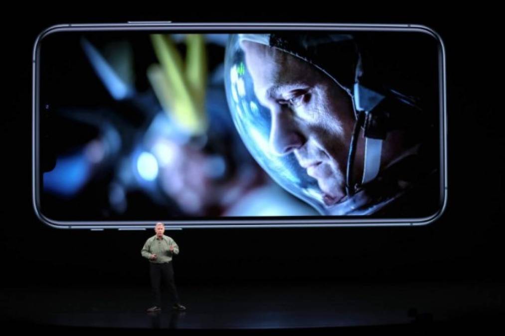 Los nuevos iPhones están 'repletos de nuevas prestaciones y un nuevo diseño increíble', dijo el presidente ejecutivo de Apple, Tim Cook, al presentar su producto estrella.