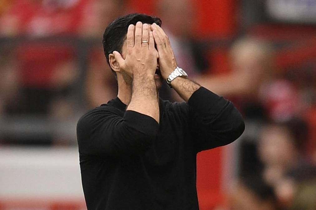 El entrenador de Arsenal, Mikel Arteta, se lamenta durante el partido. Perdió el invicto.