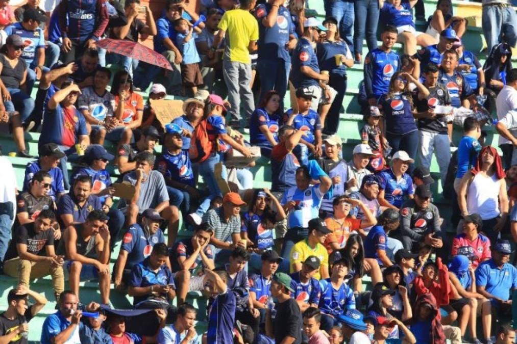 Miles de aficionados del Motagua se dieron cita en el estadio Nacional para el partido contra Platense.