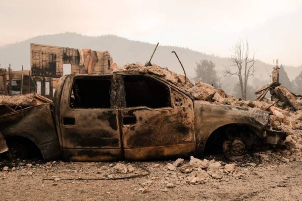 Durante el fin de semana, superó al incendio Mendocino Complex de 2018 para convertirse en el segundo peor incendio de la historia del estado.