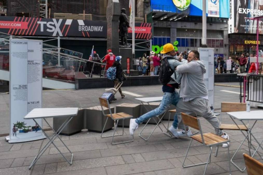 Las protestas contra Trump se han intensificado este fin de semana en Nueva York, donde las autoridades se mantienen alerta ante la amenaza de una nueva ola de violencia en la ciudad.