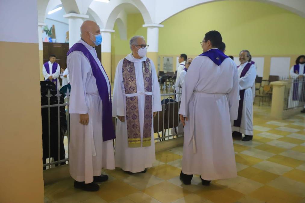 Es un evento histórico que se ha venido preparando y cuya eucaristía inició en la catedral Metropolitana San Pedro Apóstol a las 10:00 am. 