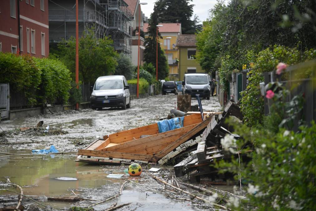 “Vivo aquí desde 1979, he visto <b>inundaciones</b>, pero nunca nada igual”, dijo a la AFP Edoardo Amadori, un habitante de la ciudad de Cesena.