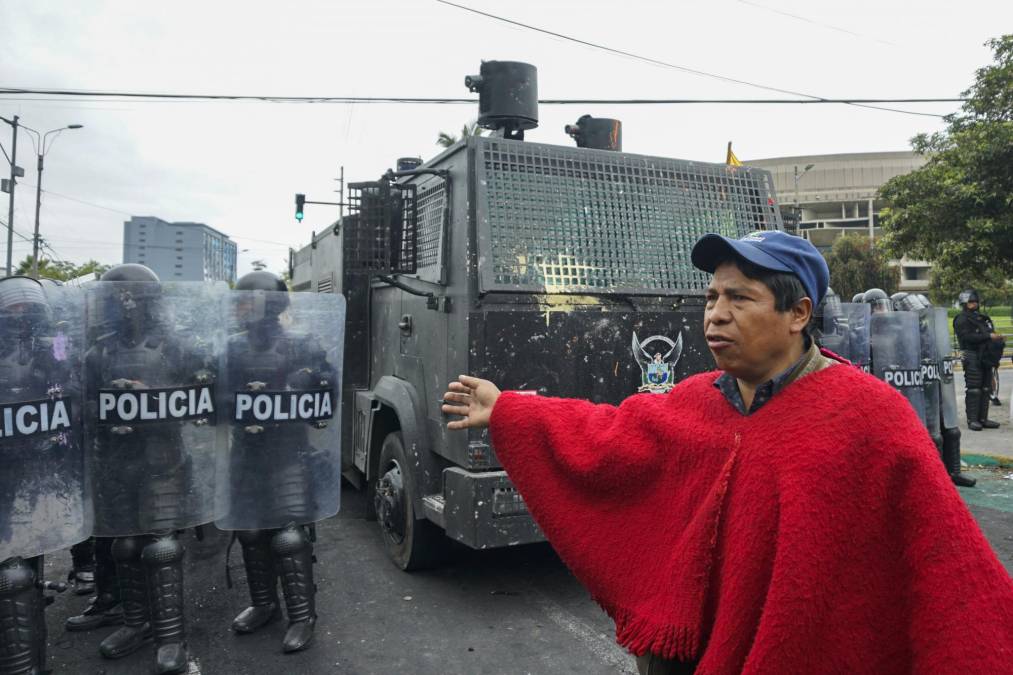 La Policía informó a su vez de 101 policías y militares heridos, otros 27 retenidos temporalmente por los manifestantes y luego liberados, y 80 civiles arrestados