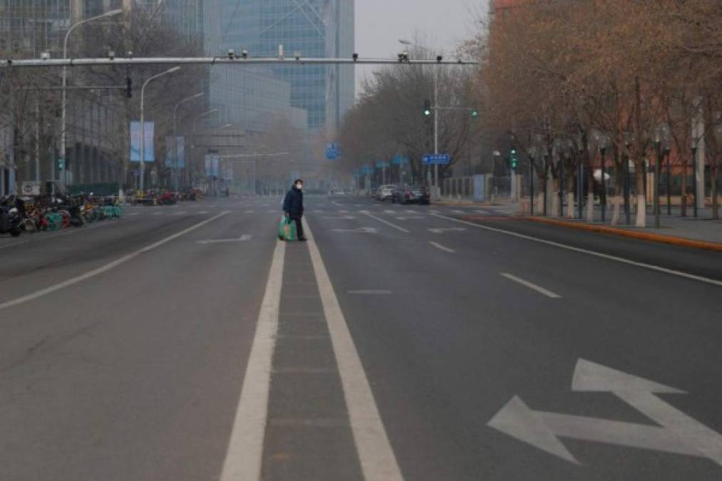 La alarma se ha apoderado de los millones de personas en la capital de China, Pekín, y de Wuhan, que ahora lucen como ciudades fantasmas.