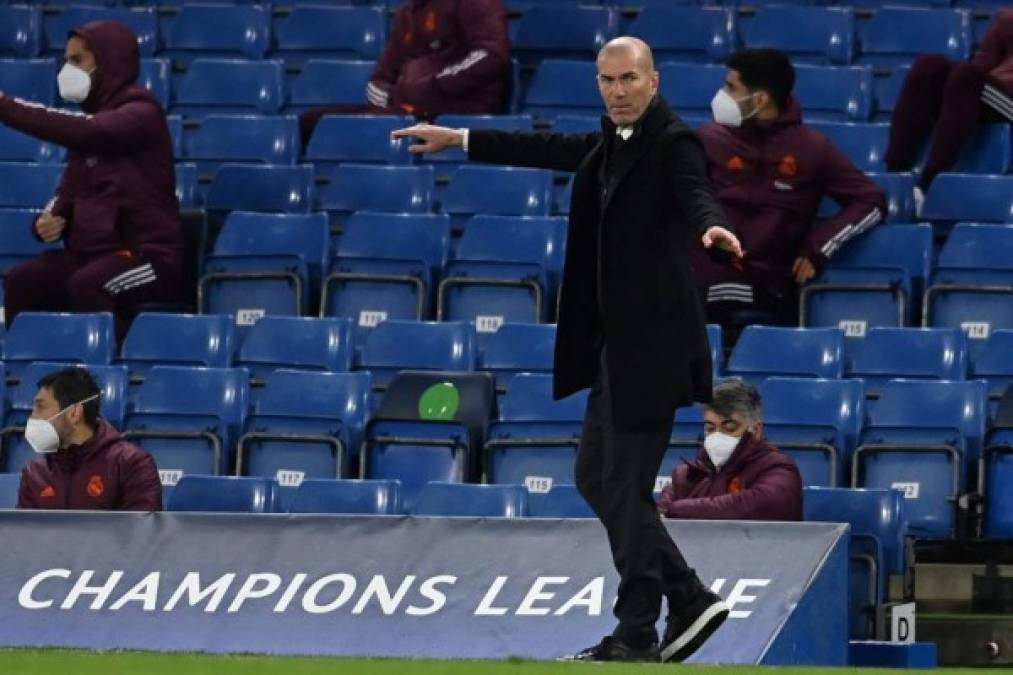 La eliminación del Rea Madrid en las semifinales de la Liga de Campeones contra el Chelsea solo ha servido para alimentar las dudas sobre el futuro de Zidane, unas dudas que el francés no ha querido despejar ante la prensa. Foto AFP.