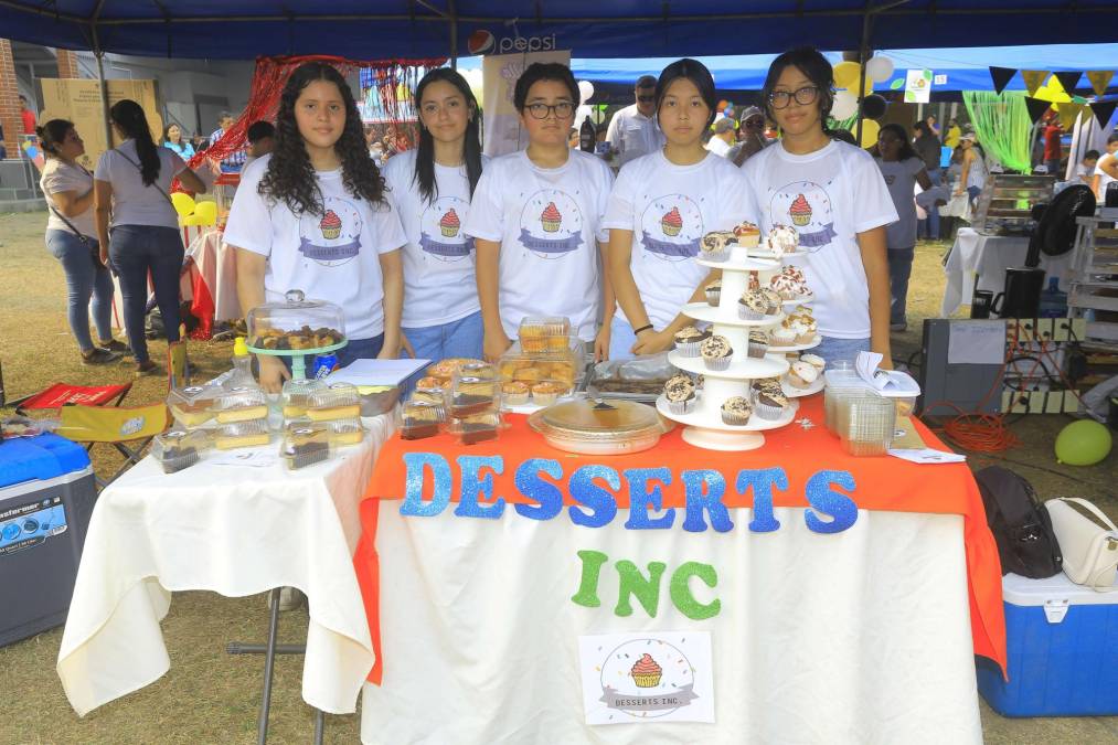 “Desserts Inc” es uno de los emprendimientos de los alumnos de octavo grado, los irresistibles postres no pasaron desapercibidos.