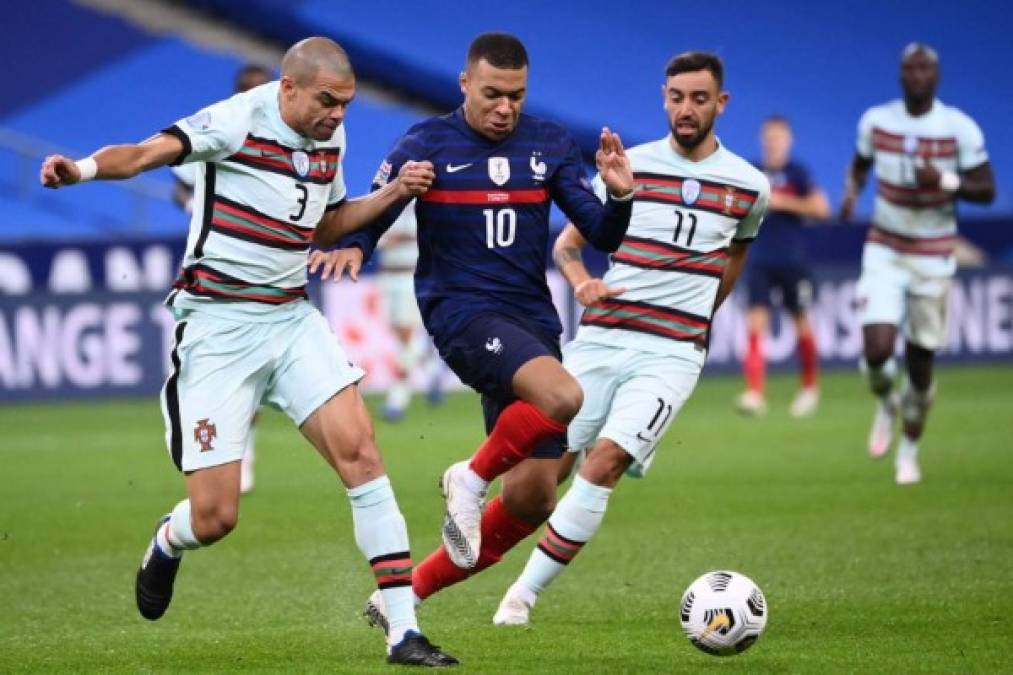 Franceses y portugueses no se hicieron daño, pero llamó la atención la profunda admiración que le mostró Mbappé a Cristiano Ronaldo en pleno partido.