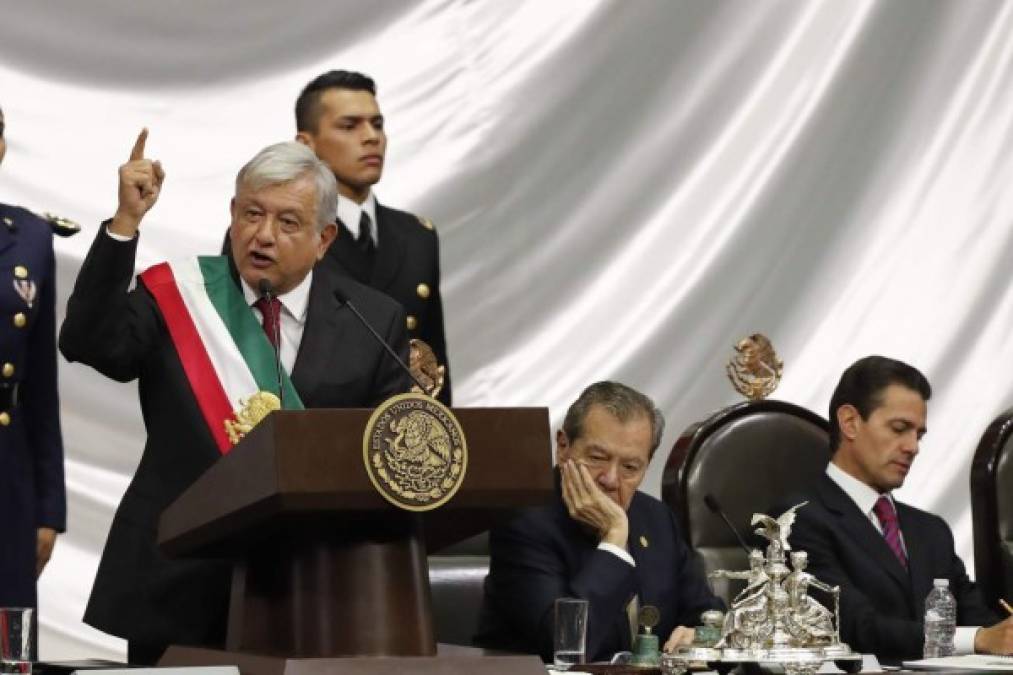 Más de un centenar de representantes de unos 50 países acudieron a la ceremonia en Ciudad de México .