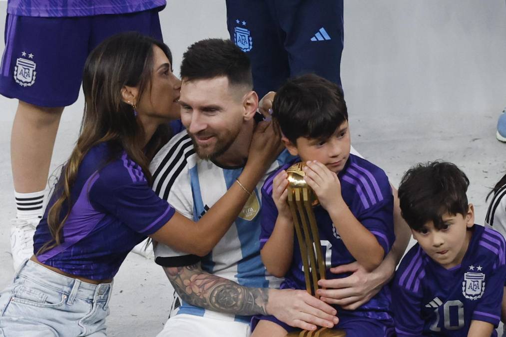 Antonela estuvo en todo momento con Lionel Messi.