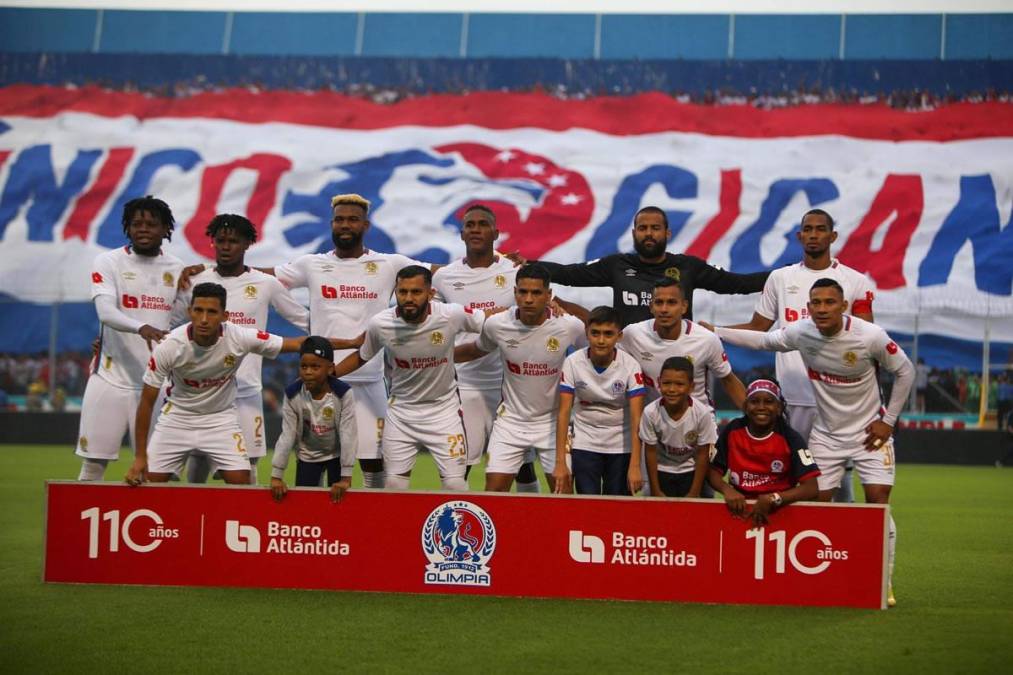 El 11 titular del Olimpia posando previo al partido contra Olancho FC.