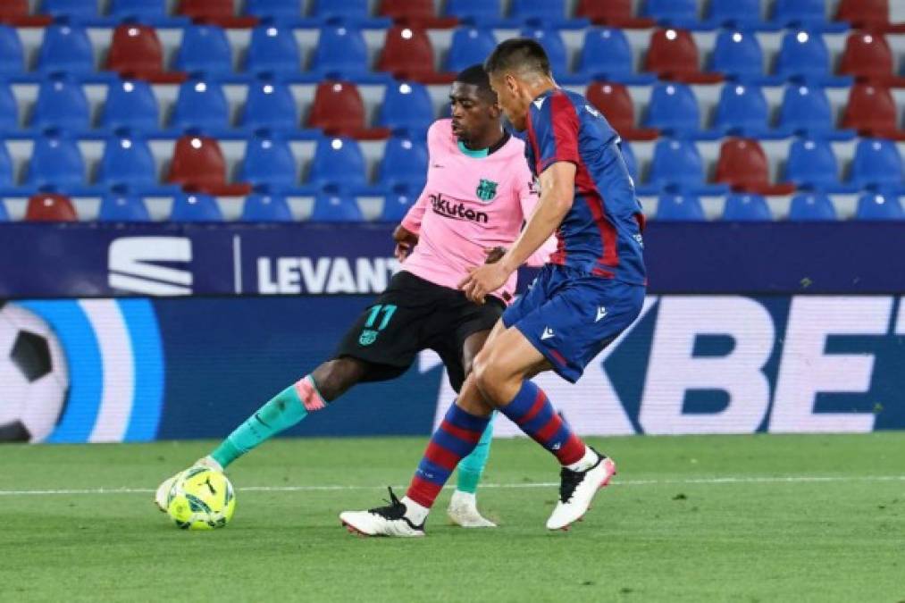 Ousmane Dembélé: El delantero francés sigue sin consolidarse y la prensa de Cataluña señala que en el Barcelona no descartan venderle. Foto AFP.