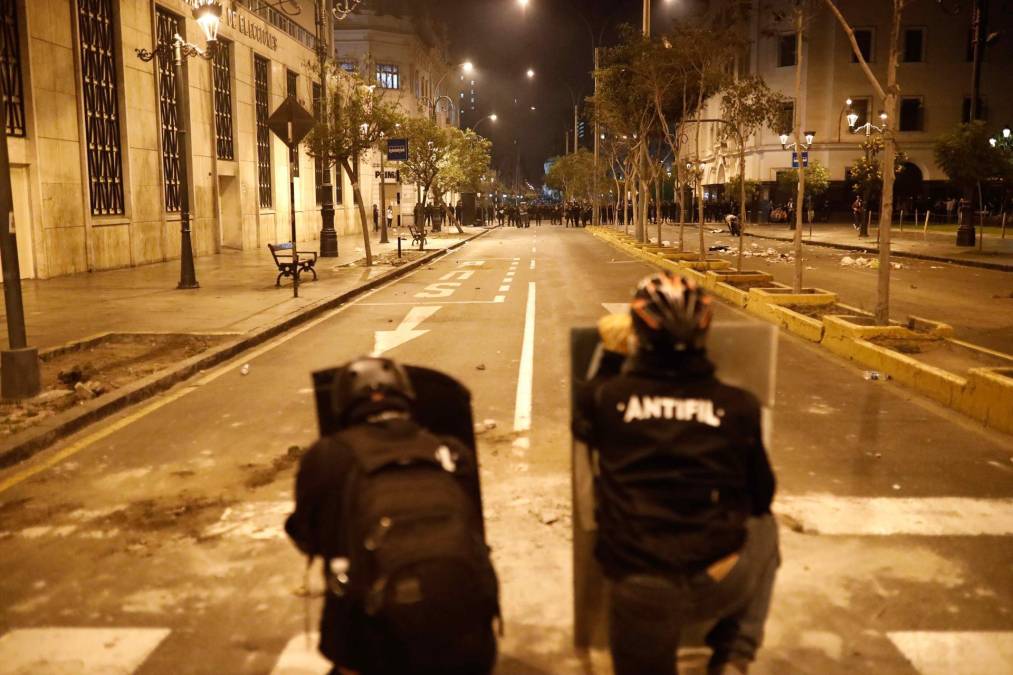 Debido al enfrentamiento con los manifestantes, un total de 119 policías peruanos han resultado heridos, algunos de gravedad por golpes, según reveló el jefe de la Dirección contra el Terrorismo (Dircote) de la Policía Nacional, general Oscar Arriola.